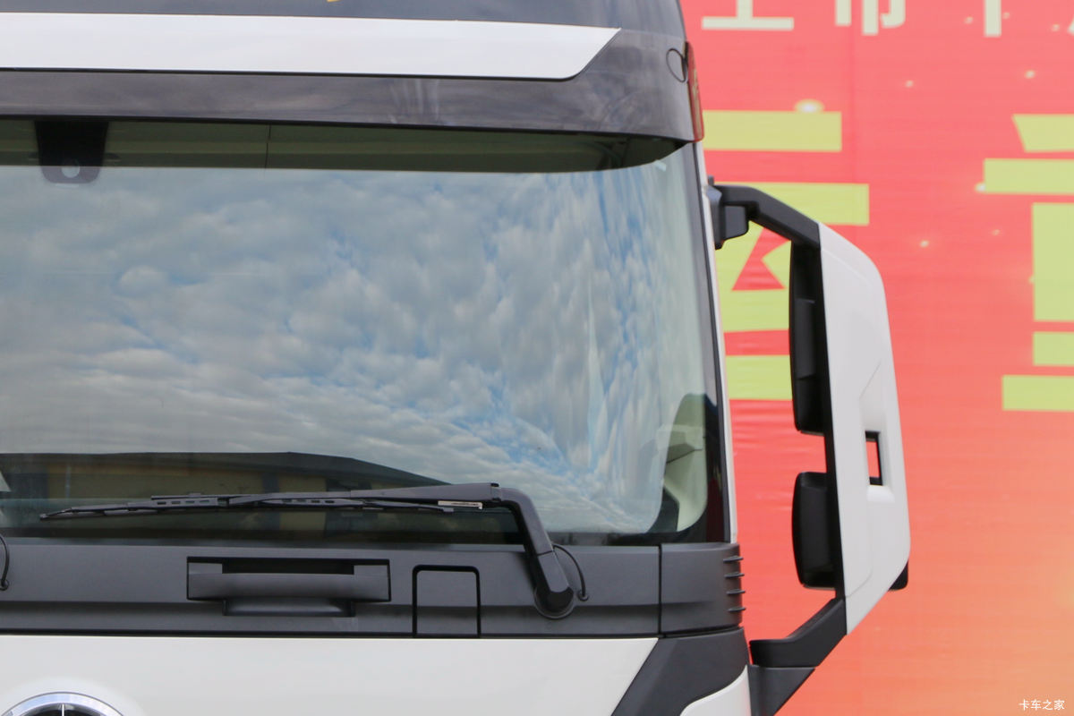 ���� V9�ؿ� 550���� 6X4 AMT�Զ���ǣ����(Һ��)(CGC4251D5FCCL)���                                                