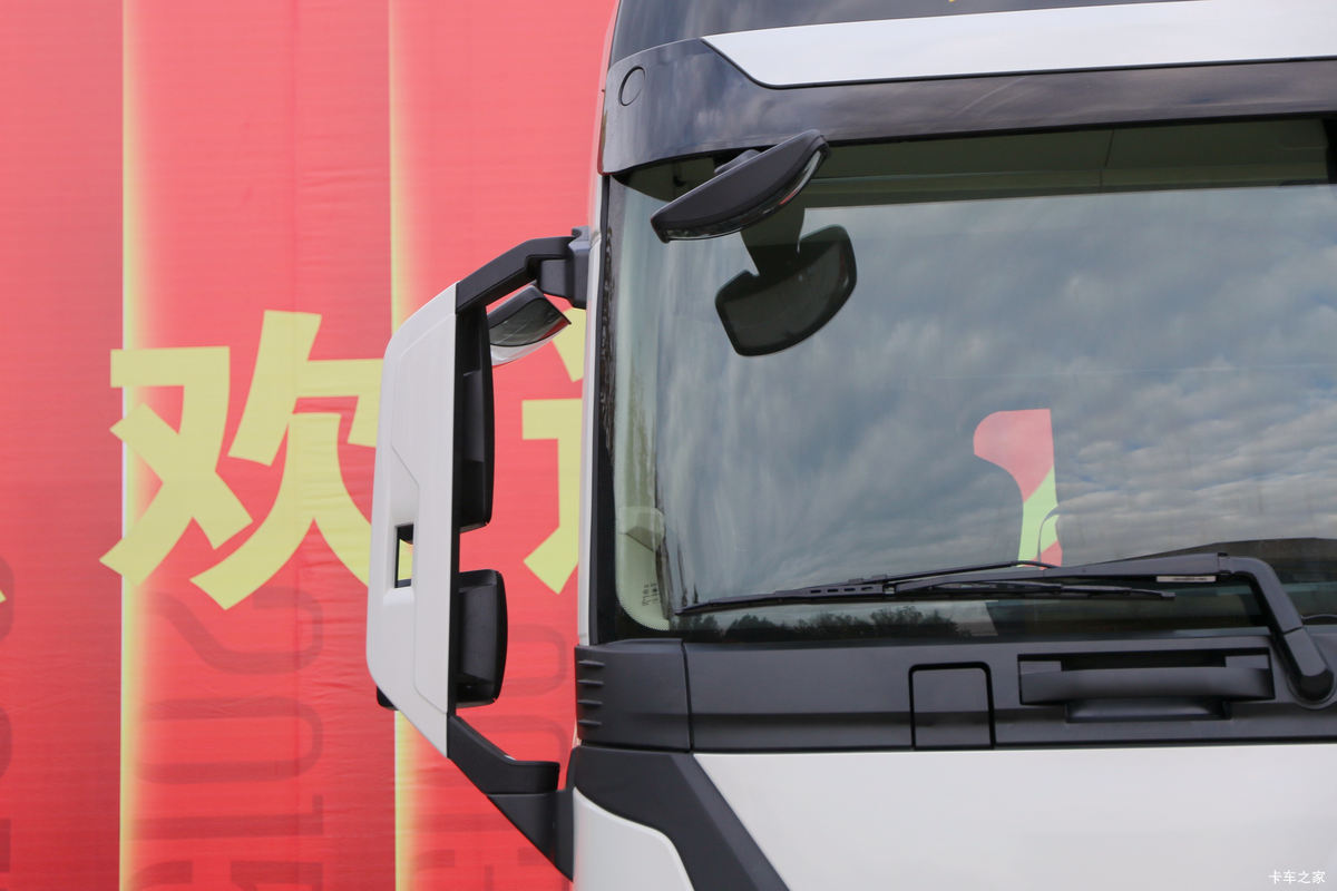 ���� V9�ؿ� 550���� 6X4 AMT�Զ���ǣ����(Һ��)(CGC4251D5FCCL)���                                                