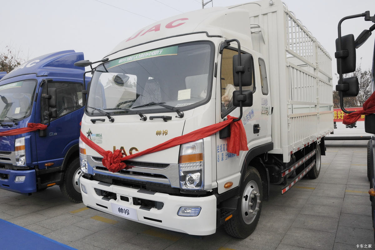 江淮 帅铃Q8 168马力 4X2 6米仓栅式载货车