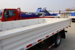 陕汽轻卡 德龙K3000 标配型 130马力 4.18米单排栏板轻卡(YTQ1040KH331)