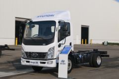 现代商用车 泓图200 88马力 4X2 3.7米单排仓栅式轻卡(CNJ5040CCYEDF28V)