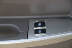 现代商用车 泓图200 88马力 4X2 3.7米单排仓栅式轻卡(CNJ5040CCYEDF28V)