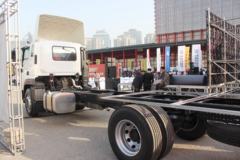福田 奥铃大黄蜂 260马力 6.1米排半栏板载货车(BJ1188VGPHK-A1)