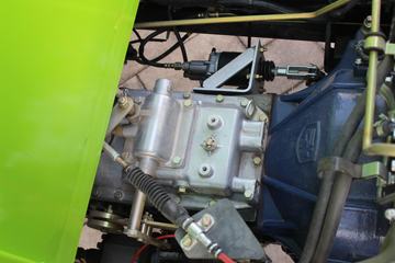 һ������ ��ž���5ϵ 129���� 4X2 3.74����ж��(ƻ����)ͼƬ