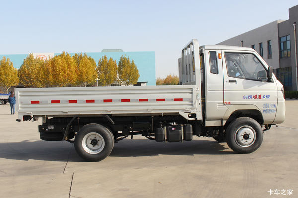 恭喜祝贺；程师傅今天提车。祝程师傅天天发大财 喜提风菱自卸车