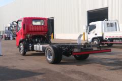 现代商用车 泓图300 130马力 4X2 4.165米单排栏板轻卡(CNJ2040ZDB33V)