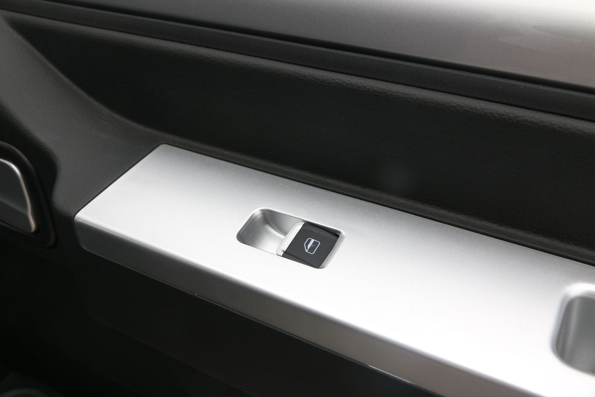 ���� �ž�T70L �¸��� 1.5L 116���� ���� 3.4�׵�����ʽ΢��(����)(SQR5032XXYH06)��ʻ��                                               