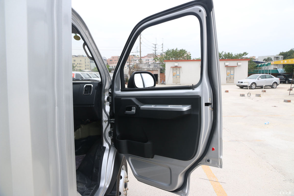 ���� �ž�T70L �¸��� 1.5L 116���� ���� 3.4�׵�����ʽ΢��(����)(SQR5032XXYH06)��ʻ��                                               