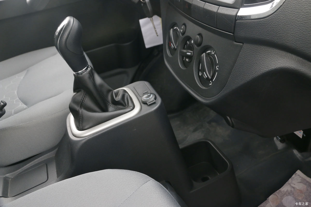 ���� �ž�T70L �¸��� 1.5L 116���� ���� 3.4�׵�����ʽ΢��(����)(SQR5032XXYH06)��ʻ��                                               