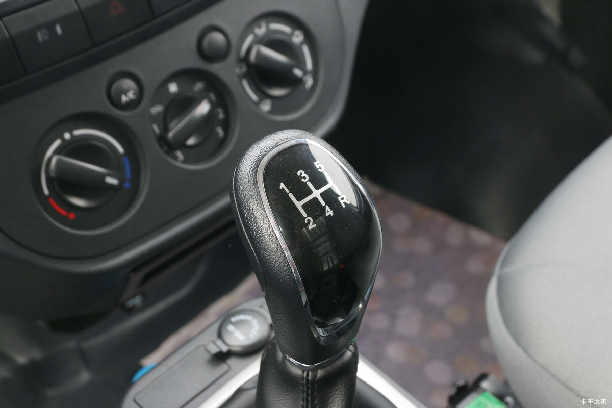 ���� �ž�T70L �¸��� 1.5L 116���� ���� 3.4�׵�����ʽ΢��(����)(SQR5032XXYH06)��ʻ��                                               