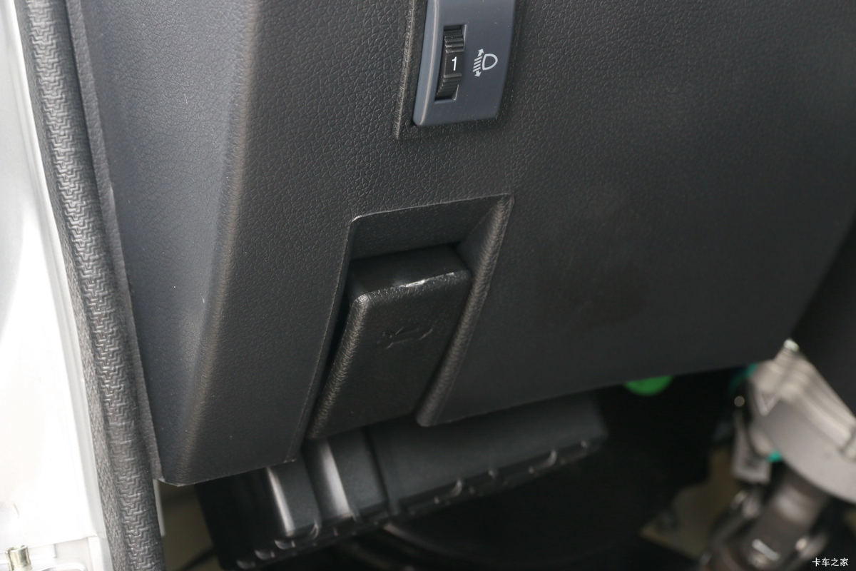 ���� �ž�T70L �¸��� 1.5L 116���� ���� 3.4�׵�����ʽ΢��(����)(SQR5032XXYH06)��ʻ��                                               