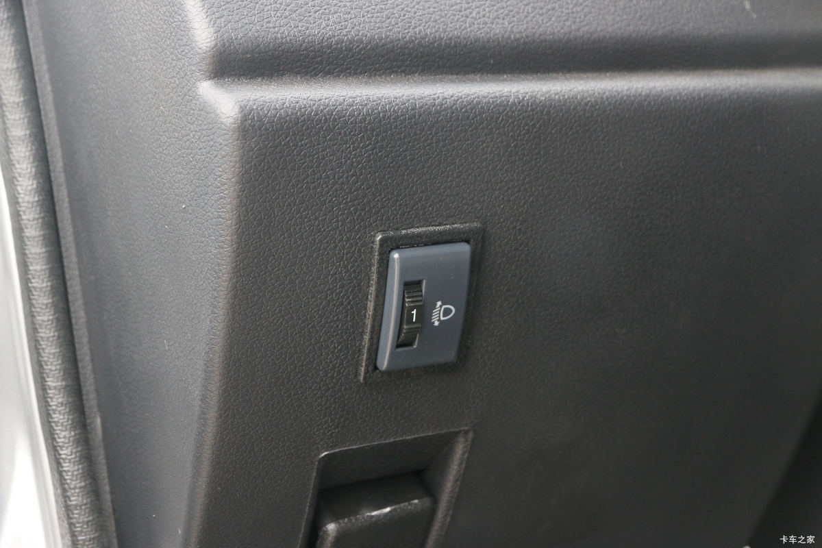 ���� �ž�T70L �¸��� 1.5L 116���� ���� 3.4�׵�����ʽ΢��(����)(SQR5032XXYH06)��ʻ��                                               