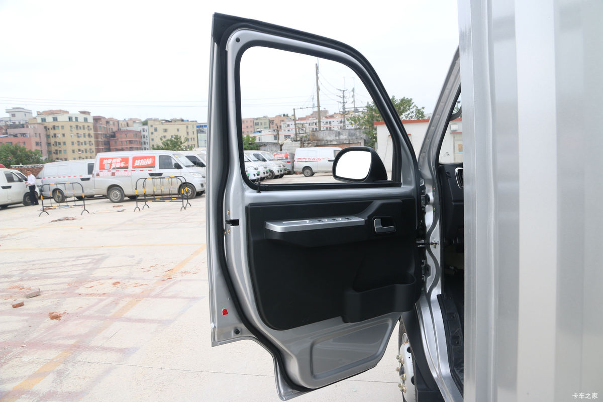 ���� �ž�T70L �¸��� 1.5L 116���� ���� 3.4�׵�����ʽ΢��(����)(SQR5032XXYH06)��ʻ��                                               