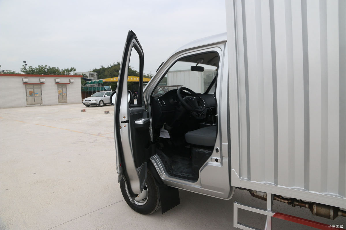 ���� �ž�T70L �¸��� 1.5L 116���� ���� 3.4�׵�����ʽ΢��(����)(SQR5032XXYH06)��ʻ��                                               