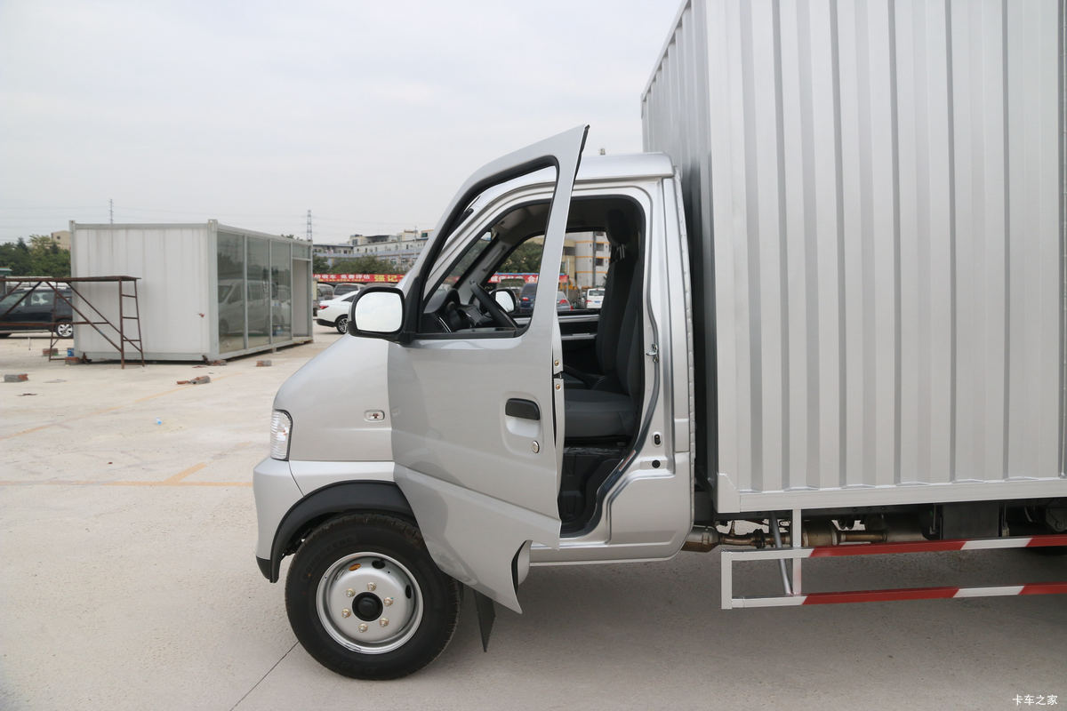 ���� �ž�T70L �¸��� 1.5L 116���� ���� 3.4�׵�����ʽ΢��(����)(SQR5032XXYH06)��ʻ��                                               