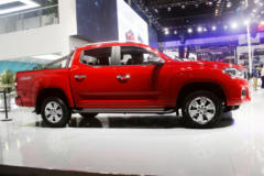 上汽大通 T70 2019款 旗舰版 2.0T柴油 160马力 四驱高底盘 大双排皮卡(6AT)