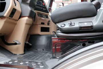 �й����� ���N5W�п� ���˰� 220���� 4X2 6.75�ײ�դʽ�ػ���(����)(ZZ5185CCYK5113F1)ͼƬ