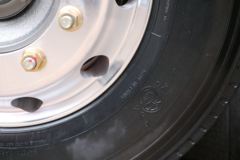 中国重汽 豪瀚N5W中卡 标运版 220马力 4X2 6.75米仓栅式载货车(国六)(ZZ5185CCYK5113F1)