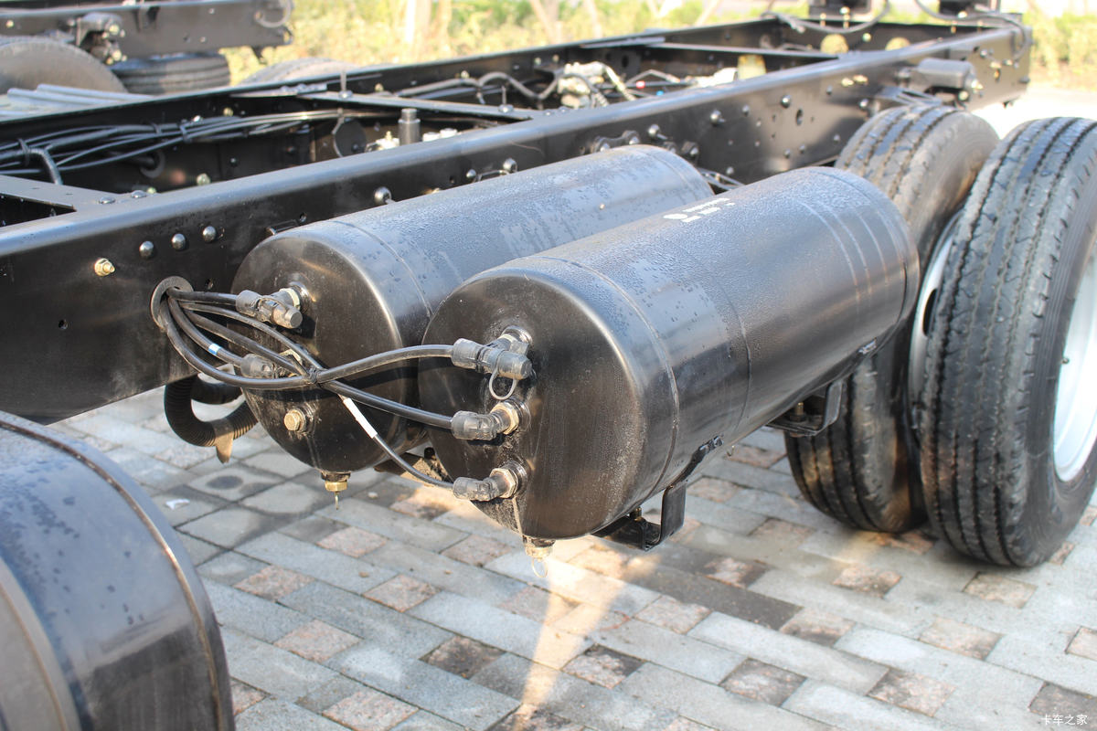  R5 2020 110 4X2 ж()(EQ1045SJ3CDF)                                                