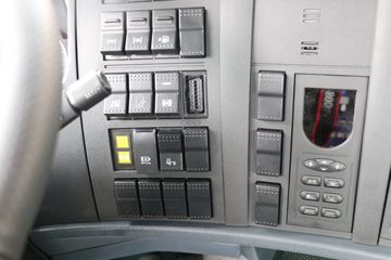 �й����� HOWO T7H�ؿ� 480���� 6X4 AMT�Զ���ǣ����(Һ��)ͼƬ