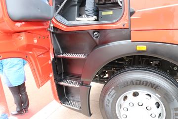 �й����� HOWO T7H�ؿ� 480���� 6X4 AMT�Զ���ǣ����(Һ��)ͼƬ