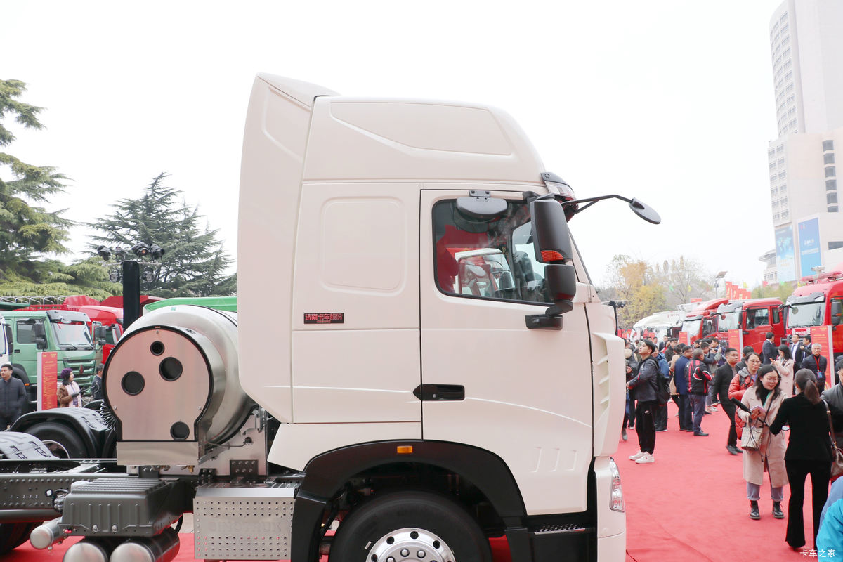 �й����� HOWO T7H�ؿ� 440���� 6X4 LNGǣ����(����)���                                                