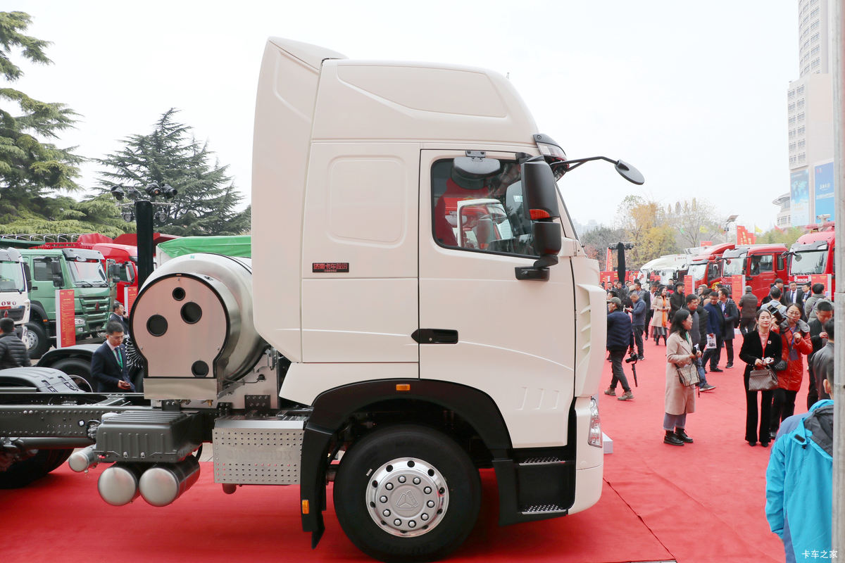 �й����� HOWO T7H�ؿ� 440���� 6X4 LNGǣ����(����)���                                                
