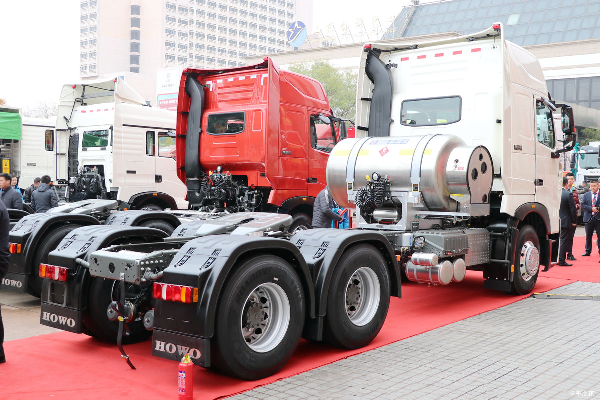 �й����� HOWO T7H�ؿ� 440���� 6X4 LNGǣ����(����)���                                                