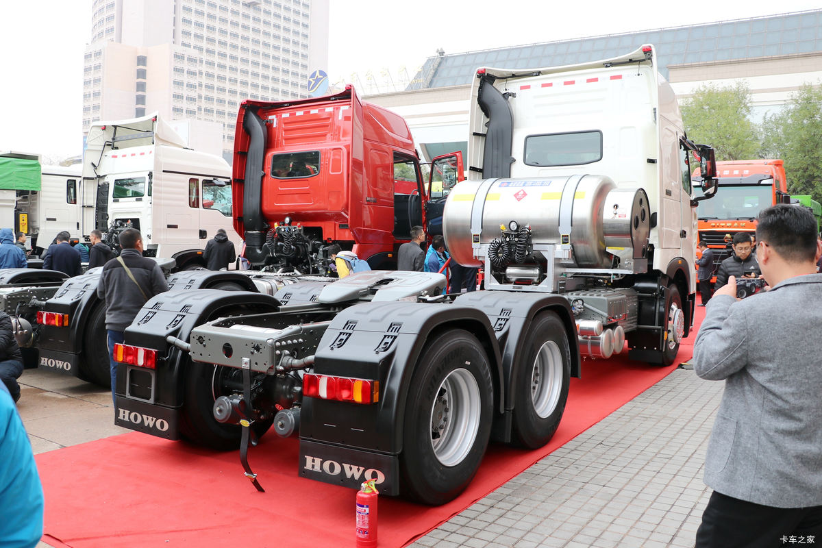 �й����� HOWO T7H�ؿ� 440���� 6X4 LNGǣ����(����)���                                                