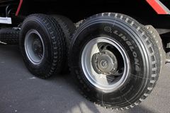 福田 欧曼ETX 9系重卡 380马力 8X4 7.2米自卸车(BJ3318DMPKC-1)