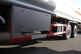 欧曼ETX&nbsp;油罐车底盘图片