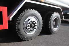 福田 欧曼ETX 260马力 8X2 油罐车(ETX-2200高顶驾驶室)