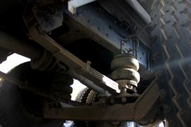 欧曼ETX&nbsp;油罐车底盘图片