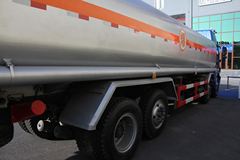 福田 欧曼ETX 260马力 8X2 油罐车(ETX-2200高顶驾驶室)