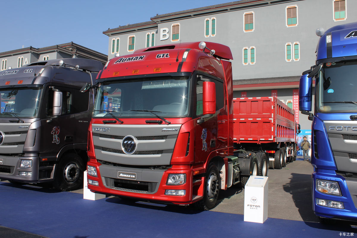 福田 欧曼GTL 6系重卡 400马力 6X4牵引车