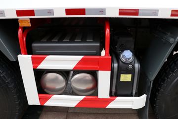 �й�����HOWO TX ���ذ� 400���� 8X4 5.4����ж��ͼƬ
