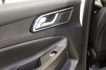 ���� ��9 2019�� ������ 2.0T���� 220���� 6���ֶ� ���� ˫��SUV������Ƥ��ͼƬ