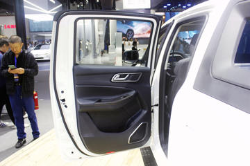 ���� ��9 2019�� ������ 2.0T���� 220���� 6���ֶ� ���� ˫��SUV������Ƥ��ͼƬ