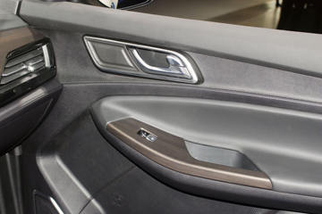 ���� ��9 2019�� ������ 2.0T���� 220���� 6���ֶ� ���� ˫��SUV������Ƥ��ͼƬ