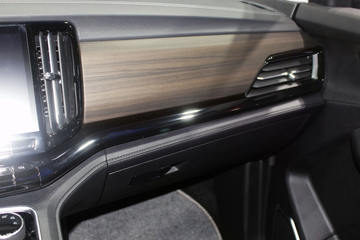 ���� ��9 2019�� ������ 2.0T���� 220���� 6���ֶ� ���� ˫��SUV������Ƥ��ͼƬ