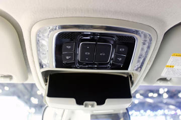 ���� ��9 2019�� ������ 2.0T���� 220���� 6���ֶ� ���� ˫��SUV������Ƥ��ͼƬ