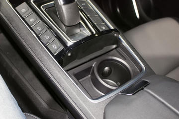 ���� ��9 2019�� ������ 2.0T���� 220���� 6���ֶ� ���� ˫��SUV������Ƥ��ͼƬ