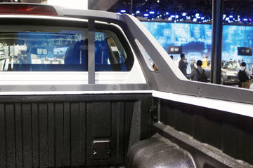 ���� ��9 2019�� ������ 2.0T���� 220���� 6���ֶ� ���� ˫��SUV������Ƥ��ͼƬ