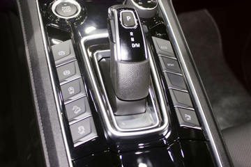 ���� ��9 2019�� ������ 2.0T���� 220���� 6���ֶ� ���� ˫��SUV������Ƥ��ͼƬ