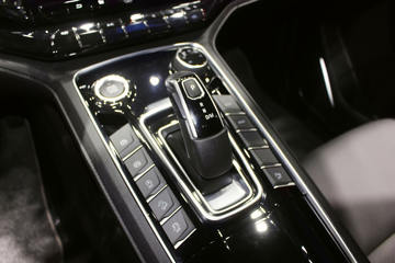 ���� ��9 2019�� ������ 2.0T���� 220���� 6���ֶ� ���� ˫��SUV������Ƥ��ͼƬ