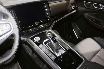 ���� ��9 2019�� ������ 2.0T���� 220���� 6���ֶ� ���� ˫��SUV������Ƥ��ͼƬ