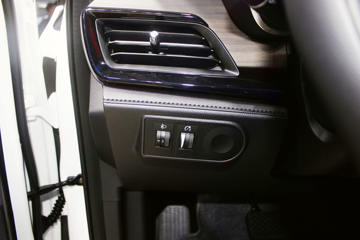 ���� ��9 2019�� ������ 2.0T���� 220���� 6���ֶ� ���� ˫��SUV������Ƥ��ͼƬ