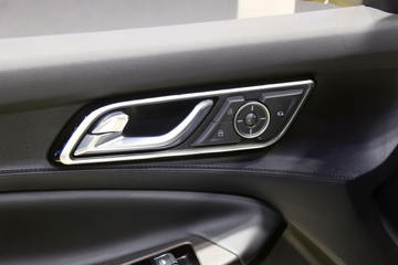 ���� ��9 2019�� ������ 2.0T���� 220���� 6���ֶ� ���� ˫��SUV������Ƥ��ͼƬ