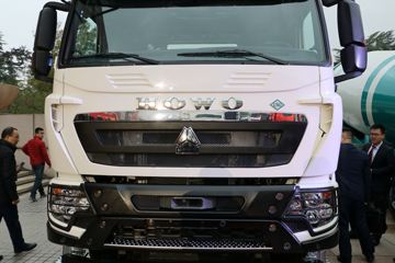 �й����� HOWO T7H�ؿ� 440���� 8X4 LNG��ж��(����)(ZZ3317V306HF1L)ͼƬ