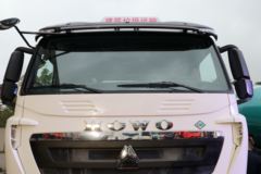 中国重汽 HOWO T7H重卡 440马力 8X4 LNG自卸车(国六)(ZZ3317V306HF1L)